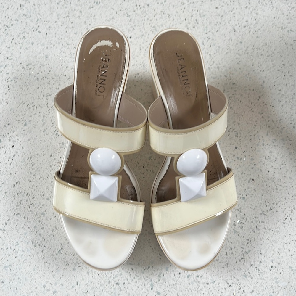 Wedge heels
